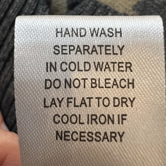 Fate Camo Sweater Women’s Size Small Distressed Crew Neck Pullover Green Gray - Picture 8 of 12